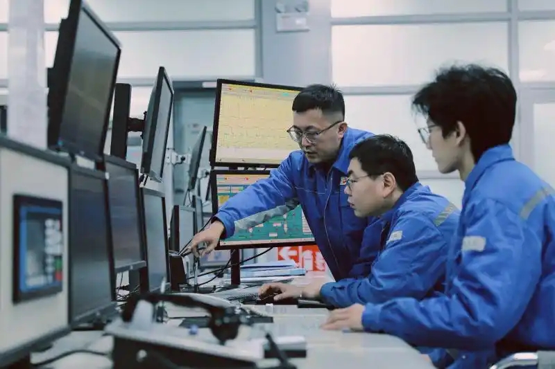 产业工人在严寒中掀起新春“创新热浪”